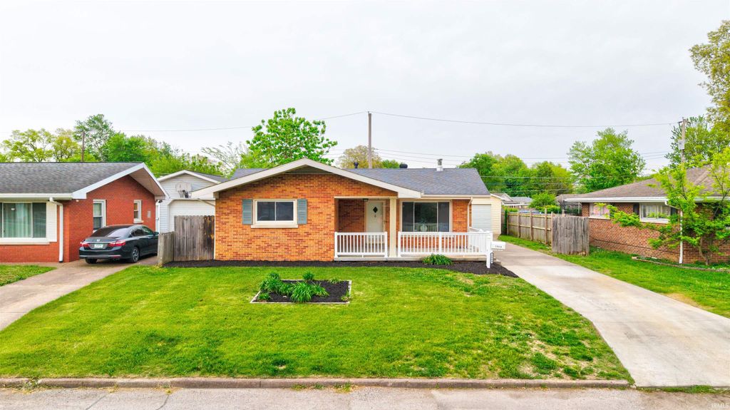 Photo of 1864 Hawthorne Avenue, Evansville, IN 47714 (MLS # 202613752)