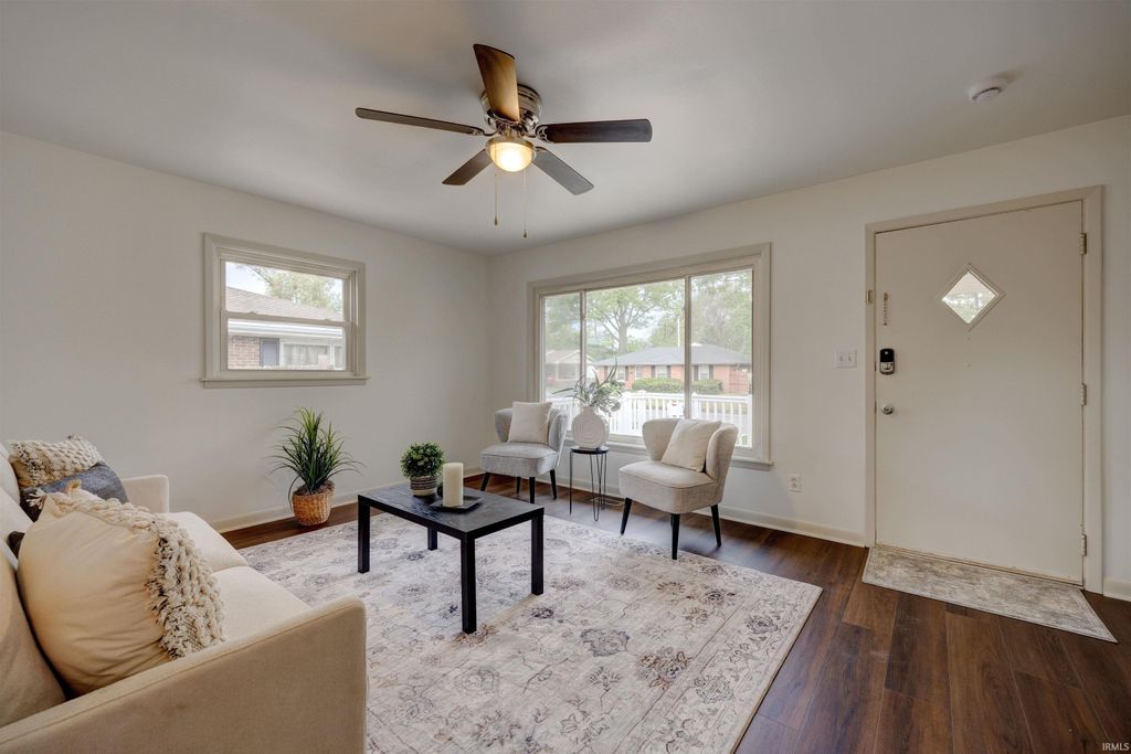 Photo of 1864 Hawthorne Avenue, Evansville, IN 47714 (MLS # 202613752)