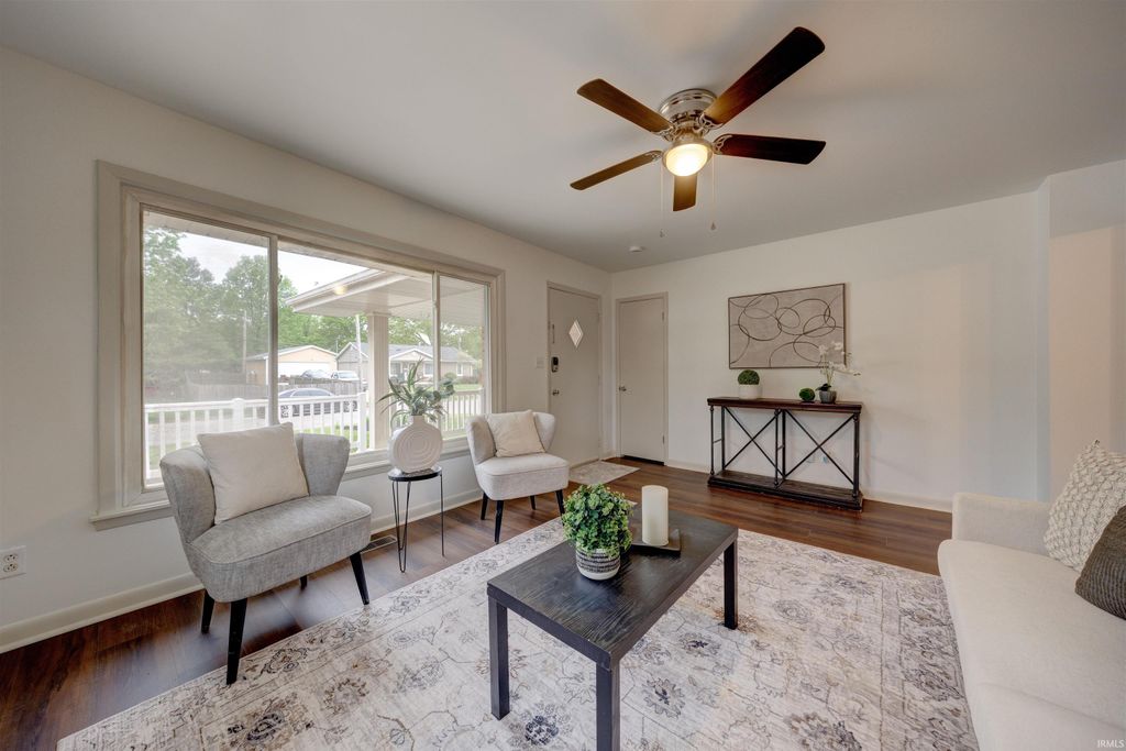 Photo of 1864 Hawthorne Avenue, Evansville, IN 47714 (MLS # 202613752)