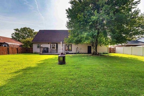Tiny photo for 641 Woodbriar Court, Evansville, IN 47715 (MLS # 202632972)