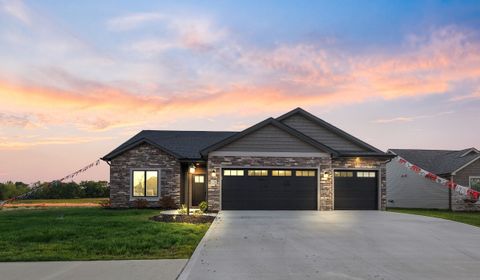 Photo of 150 Wagon Wheel Drive, Warsaw, IN 46580 (MLS # 202539733)