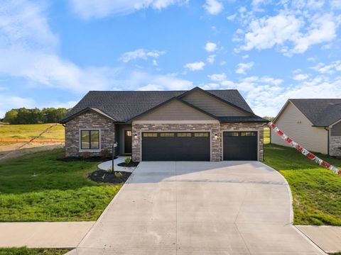 Photo of 150 Wagon Wheel Drive, Warsaw, IN 46580 (MLS # 202539733)