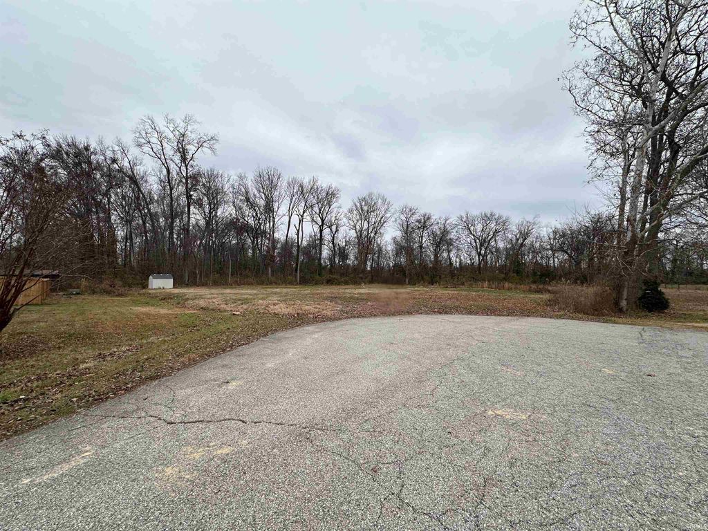 Photo of 2750 Viehe Drive, Evansville, IN 47725 (MLS # 202547705)