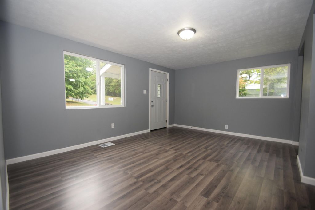 Photo of 912 Ridgedale Road, South Bend, IN 46614 (MLS # 202538869)
