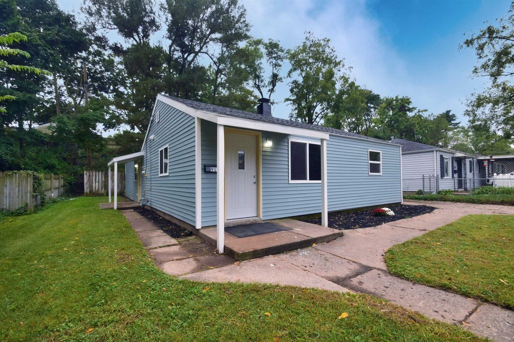 Photo of 912 Ridgedale Road, South Bend, IN 46614 (MLS # 202538869)