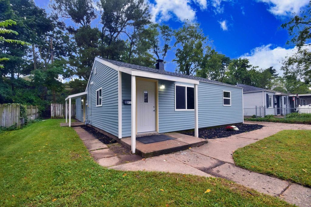 Photo of 912 Ridgedale Road, South Bend, IN 46614 (MLS # 202538869)
