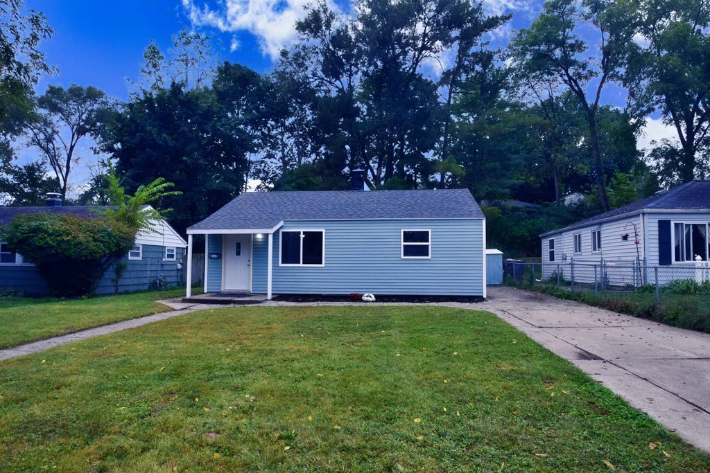 Photo of 912 Ridgedale Road, South Bend, IN 46614 (MLS # 202538869)
