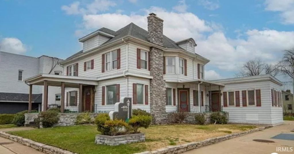 Photo of 403 Lincoln Way, South Bend, IN 46601 (MLS # 202548585)