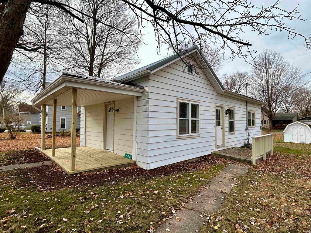 Photo of 108 S Third Street, Pierceton, IN 46562 (MLS # 202547434)