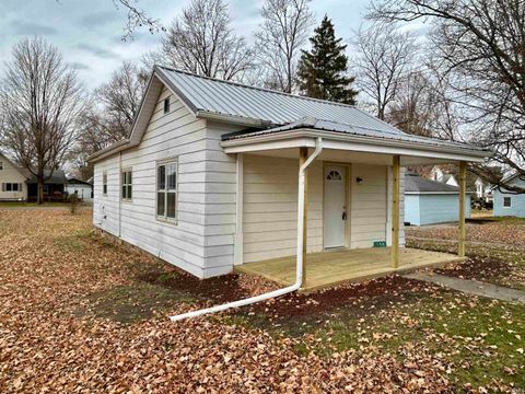 Photo of 108 S Third Street, Pierceton, IN 46562 (MLS # 202547434)