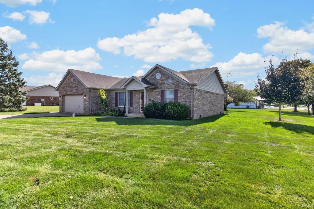 Photo of 5613 W 200, Kokomo, IN 46901 (MLS # 202644134)