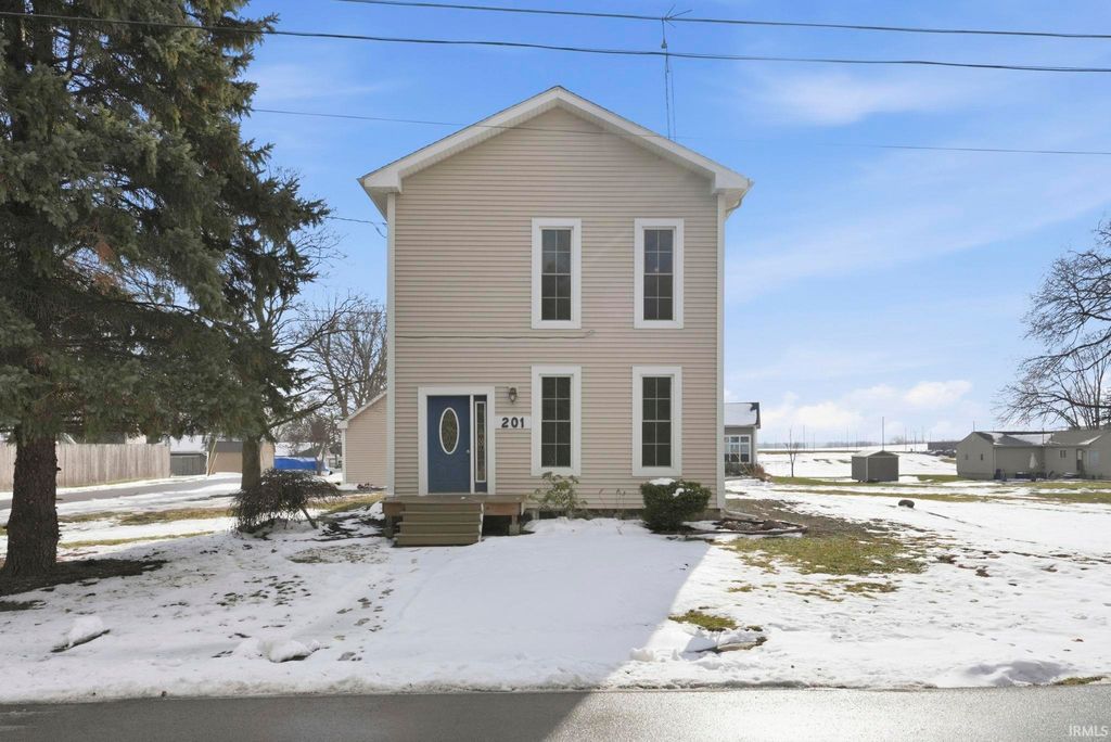 Photo of 201 W Pine Street, Pierceton, IN 46562 (MLS # 202549381)