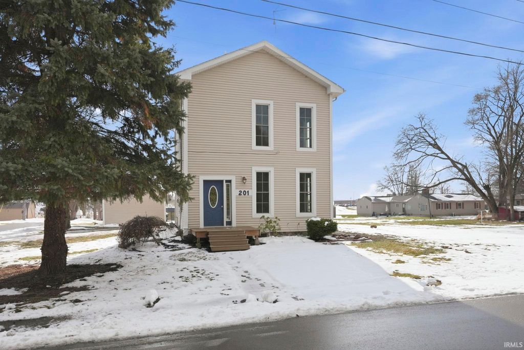 Photo of 201 W Pine Street, Pierceton, IN 46562 (MLS # 202549381)