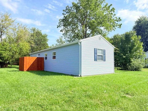 Tiny photo for 3705 S Wigger Street, Marion, SC 46953 (MLS # 202637883)