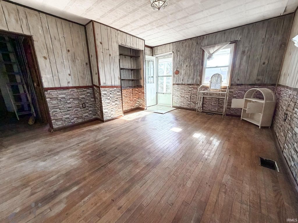 Photo of 525 N Walnut Street, Mount Carmel, IL 62863 (MLS # 202609239)