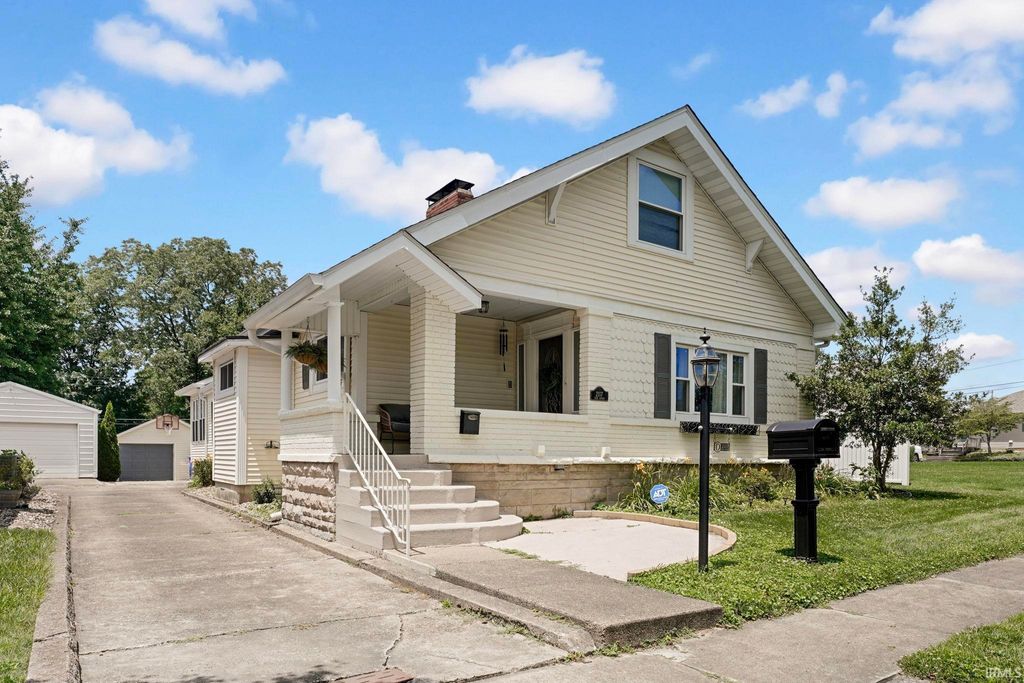 Photo of 2107 Park Avenue, Bedford, IN 47421 (MLS # 202626225)
