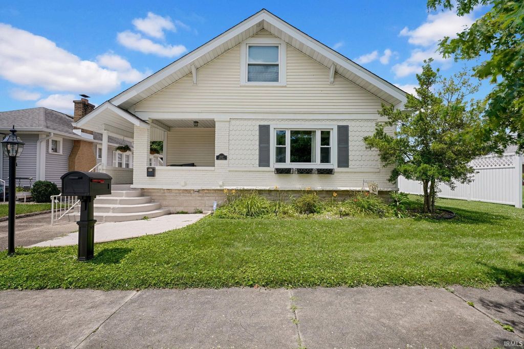 Photo of 2107 Park Avenue, Bedford, IN 47421 (MLS # 202626225)