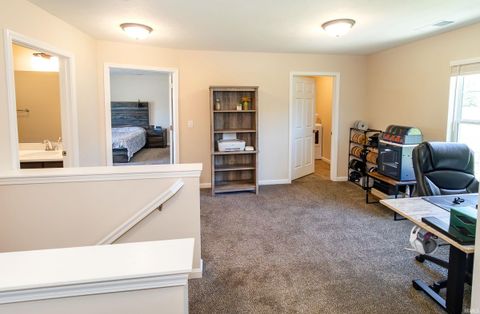 Tiny photo for 15141 Shakespeare Drive, Evansville, IN 47725 (MLS # 202618354)