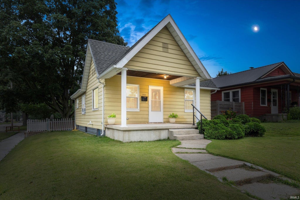Photo of 753 S 32nd Street, South Bend, IN 46615 (MLS # 202632811)