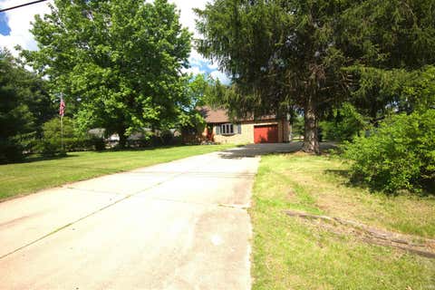 Tiny photo for 54872 Bittersweet Road, Mishawaka, IN 46545 (MLS # 202624677)