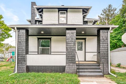 Tiny photo for 703 Portage Court, South Bend, IN 46616 (MLS # 202536103)