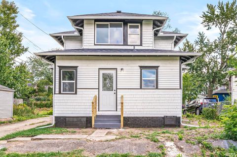 Tiny photo for 703 Portage Court, South Bend, IN 46616 (MLS # 202536103)