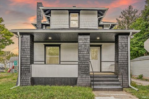 Photo of 703 Portage Court, South Bend, IN 46616 (MLS # 202536103)