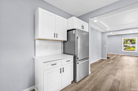 Tiny photo for 703 Portage Court, South Bend, IN 46616 (MLS # 202536103)