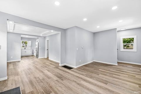 Tiny photo for 703 Portage Court, South Bend, IN 46616 (MLS # 202536103)