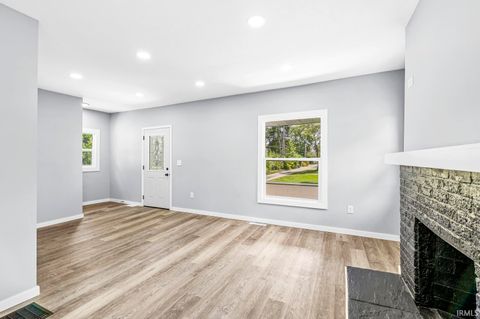 Tiny photo for 703 Portage Court, South Bend, IN 46616 (MLS # 202536103)