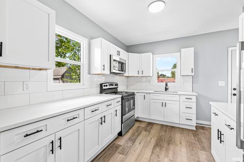 Tiny photo for 703 Portage Court, South Bend, IN 46616 (MLS # 202536103)