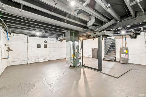 Tiny photo for 703 Portage Court, South Bend, IN 46616 (MLS # 202536103)