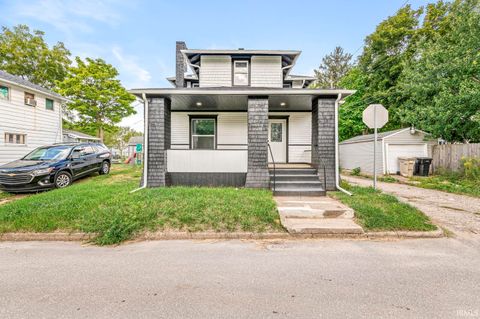 Tiny photo for 703 Portage Court, South Bend, IN 46616 (MLS # 202536103)