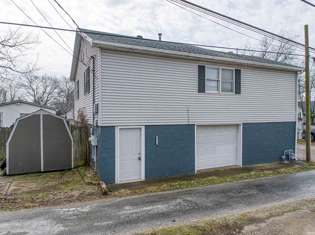 Photo of 1017 W THIRD Street, Mount Vernon, IN 47620 (MLS # 202606867)