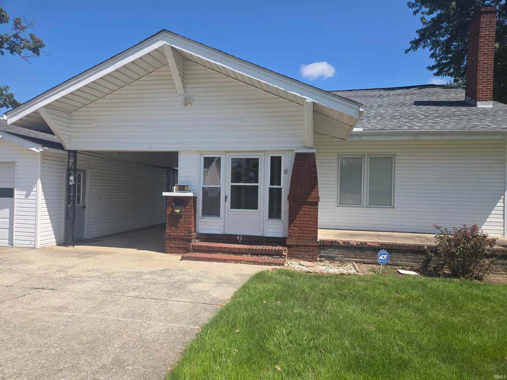 Photo of 526 E WASHINGTON Street, Oakland City, IN 47660 (MLS # 202634807)
