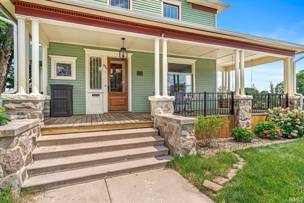 Photo of 518 E Lincoln Way, Mishawaka, IN 46544 (MLS # 202625541)