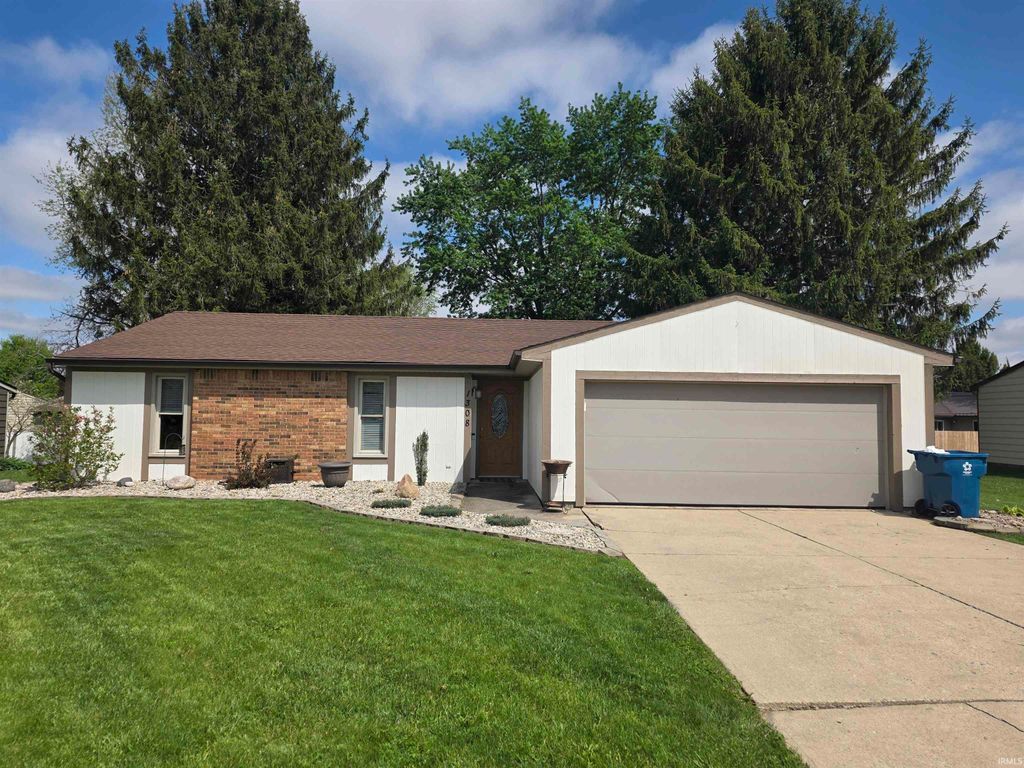 Photo of 1308 Garwood Drive, Auburn, IN 46706 (MLS # 202615000)