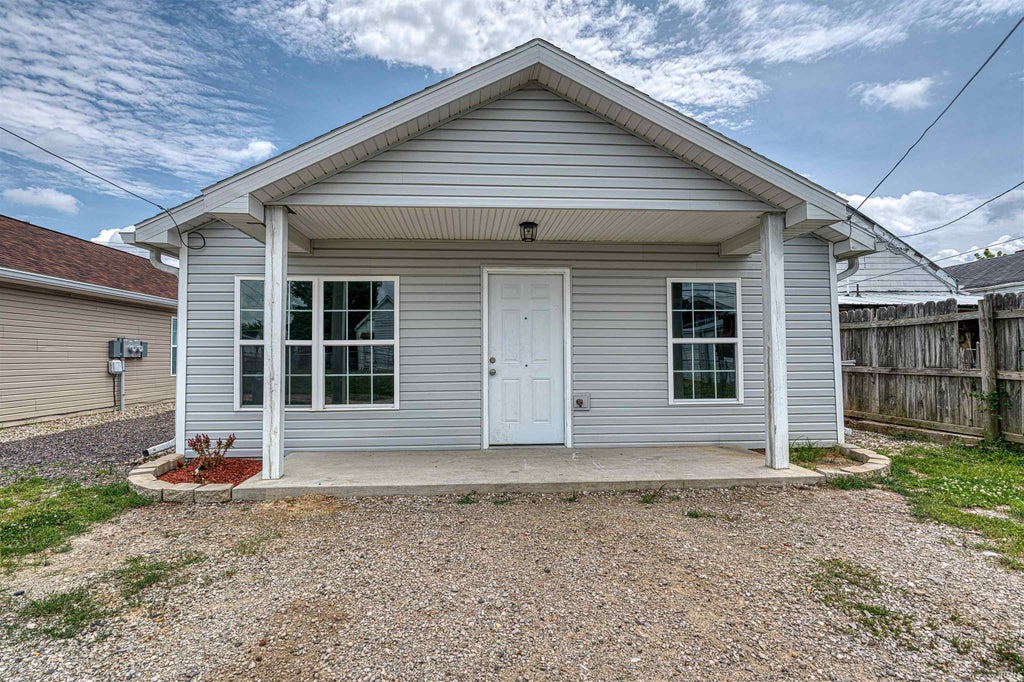 Photo of 1404 Oakley Street, Evansville, IN 47710 (MLS # 202637454)