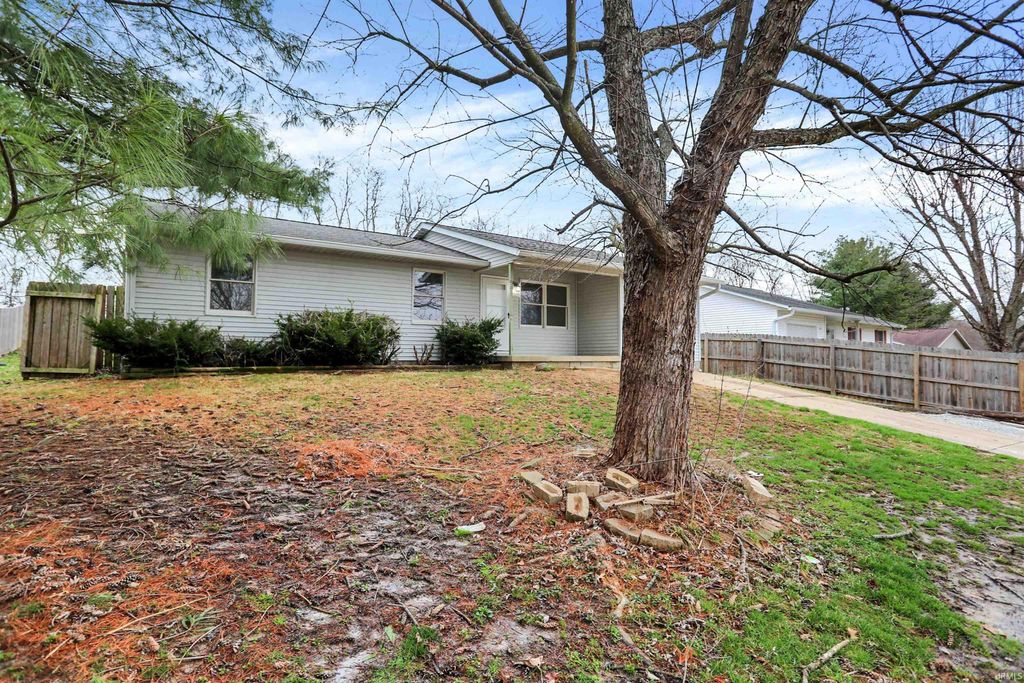 Photo of 401 W Iroquois Drive, Ellettsville, IN 47429 (MLS # 202608149)