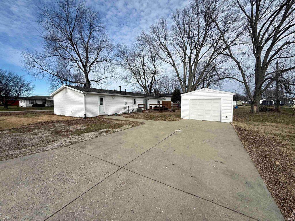 Photo of 300 N Barclay Drive, Vincennes, IN 47591 (MLS # 202549845)