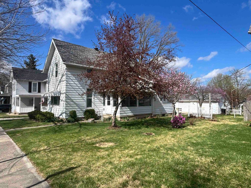 Photo of 1527 Guilford Street, Huntington, IN 46750 (MLS # 202616539)