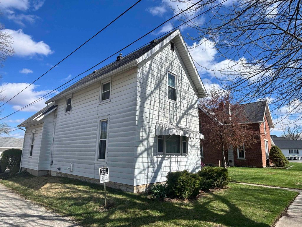 Photo of 1527 Guilford Street, Huntington, IN 46750 (MLS # 202616539)