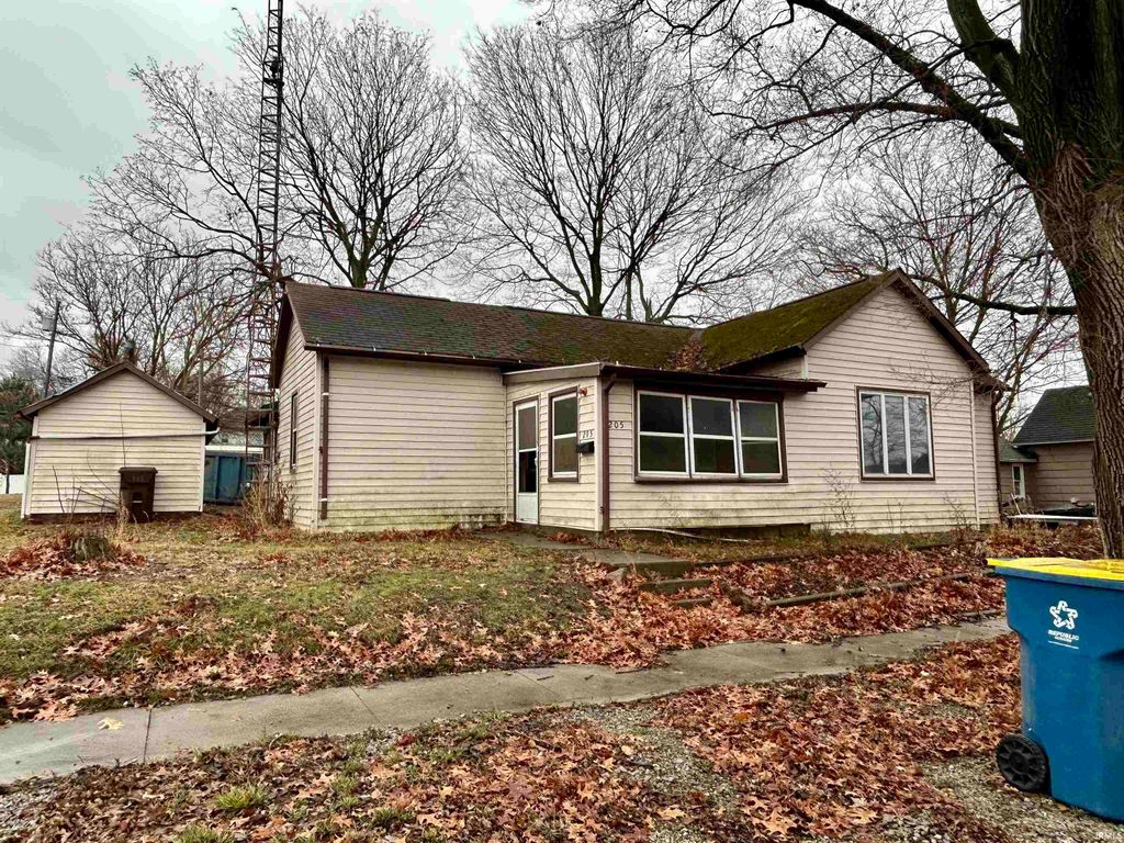 Photo of 205 S High Street, North Manchester, IN 46962 (MLS # 202549797)