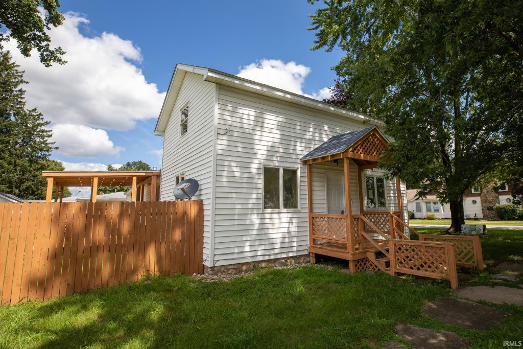Photo of 107 E Sunset Drive, Bourbon, IN 46504 (MLS # 202634844)