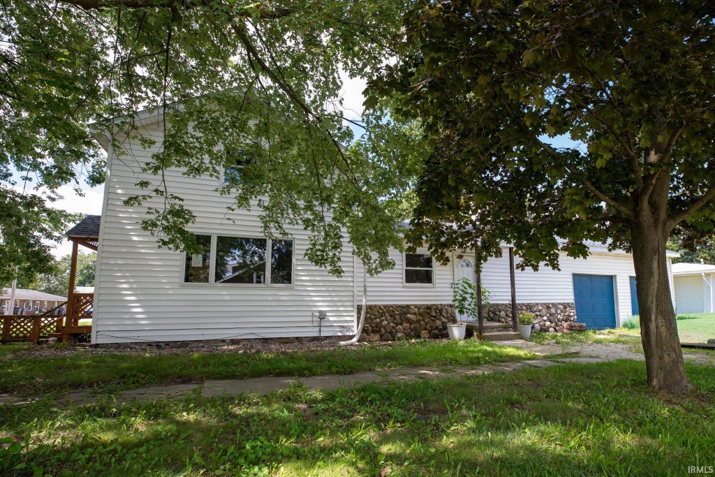 Photo of 107 E Sunset Drive, Bourbon, IN 46504 (MLS # 202634844)