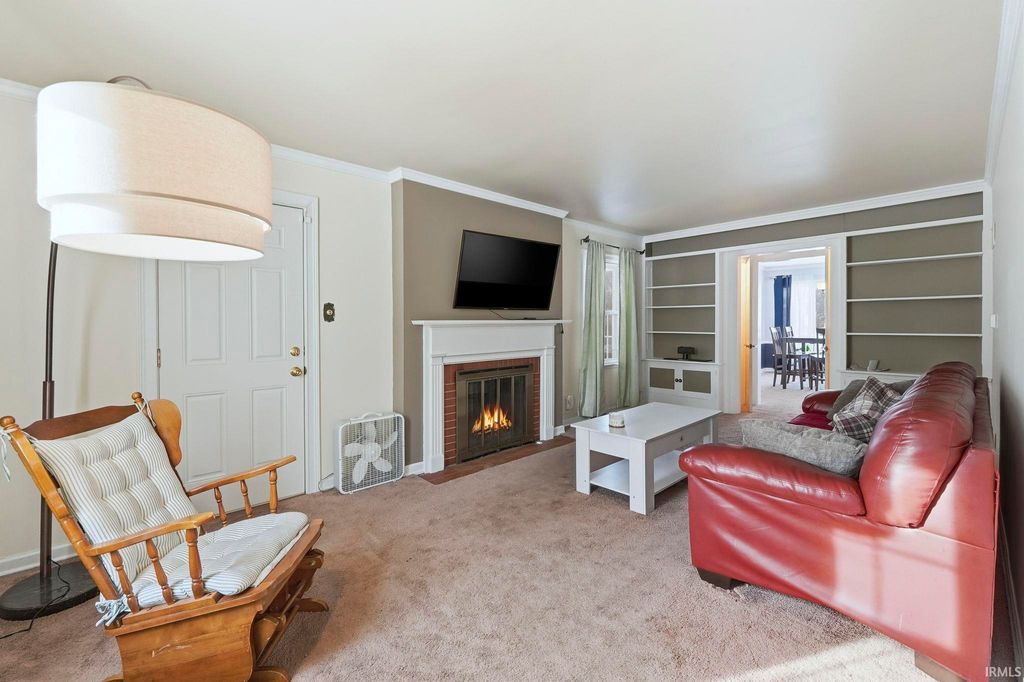 Photo of 208 W Fleming Avenue, Fort Wayne, IN 46807 (MLS # 202547937)