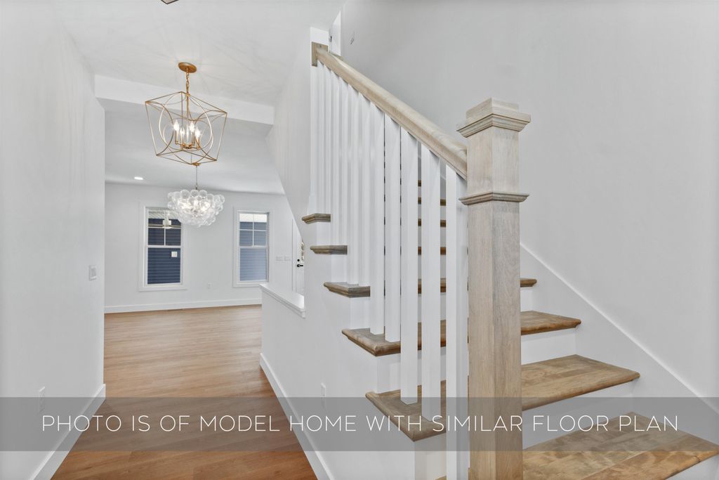 Photo of 743 N Twyckenham Drive, South Bend, IN 46617 (MLS # 202618660)