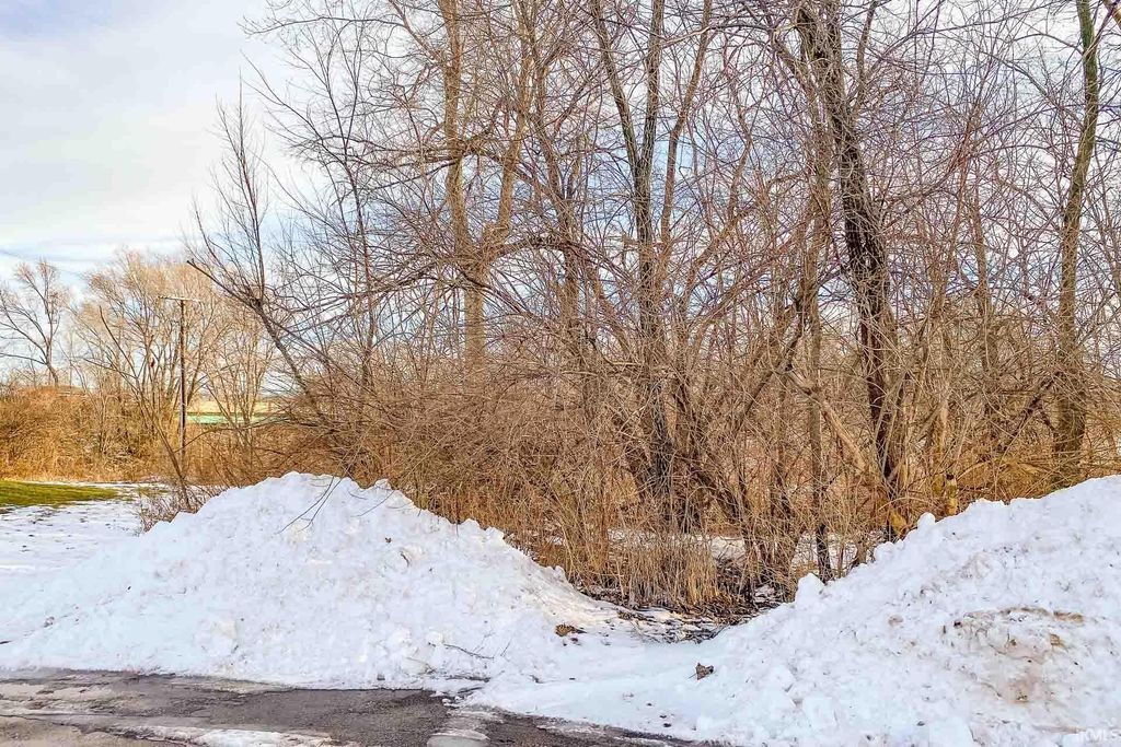 Photo of 53468 Old Woodbridge Court #5, South Bend, IN 46637 (MLS # 202602579)