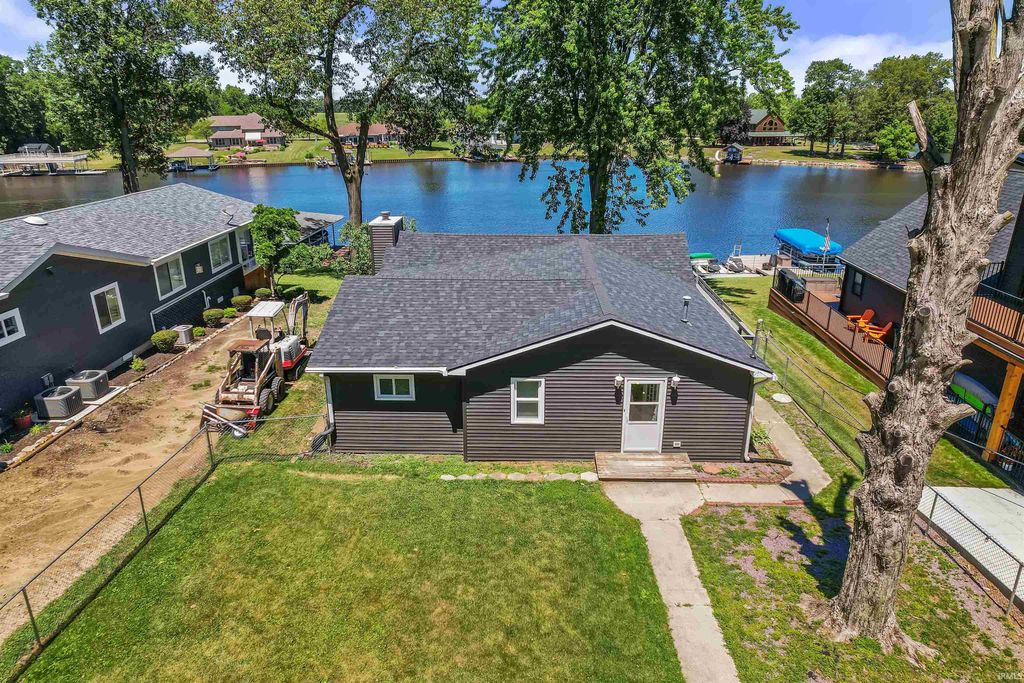 Photo of 3387 E Stahl Road, Monon, IN 47959 (MLS # 202623323)