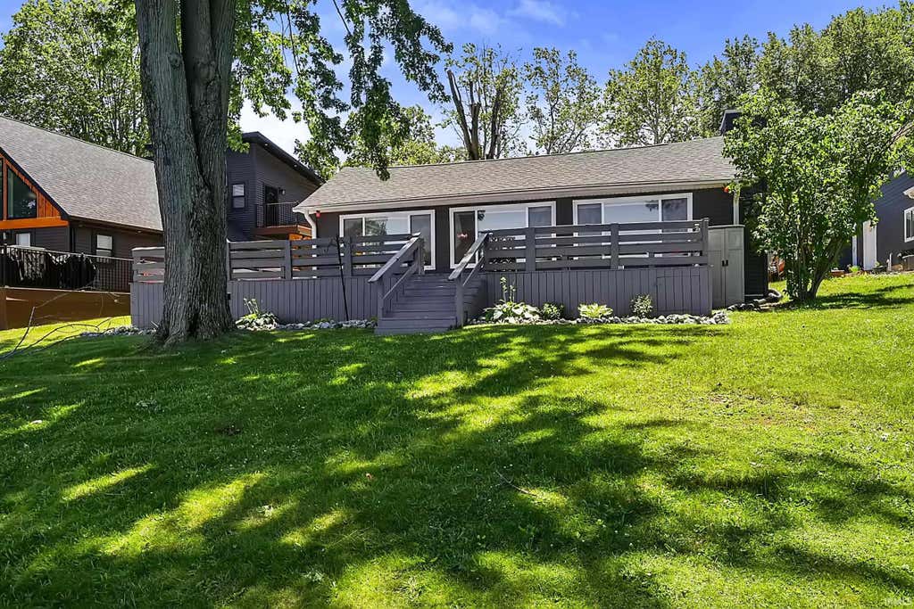 Photo of 3387 E Stahl Road, Monon, IN 47959 (MLS # 202623323)